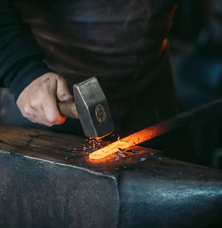 Atelier de forge — création artisanale à Éguilles