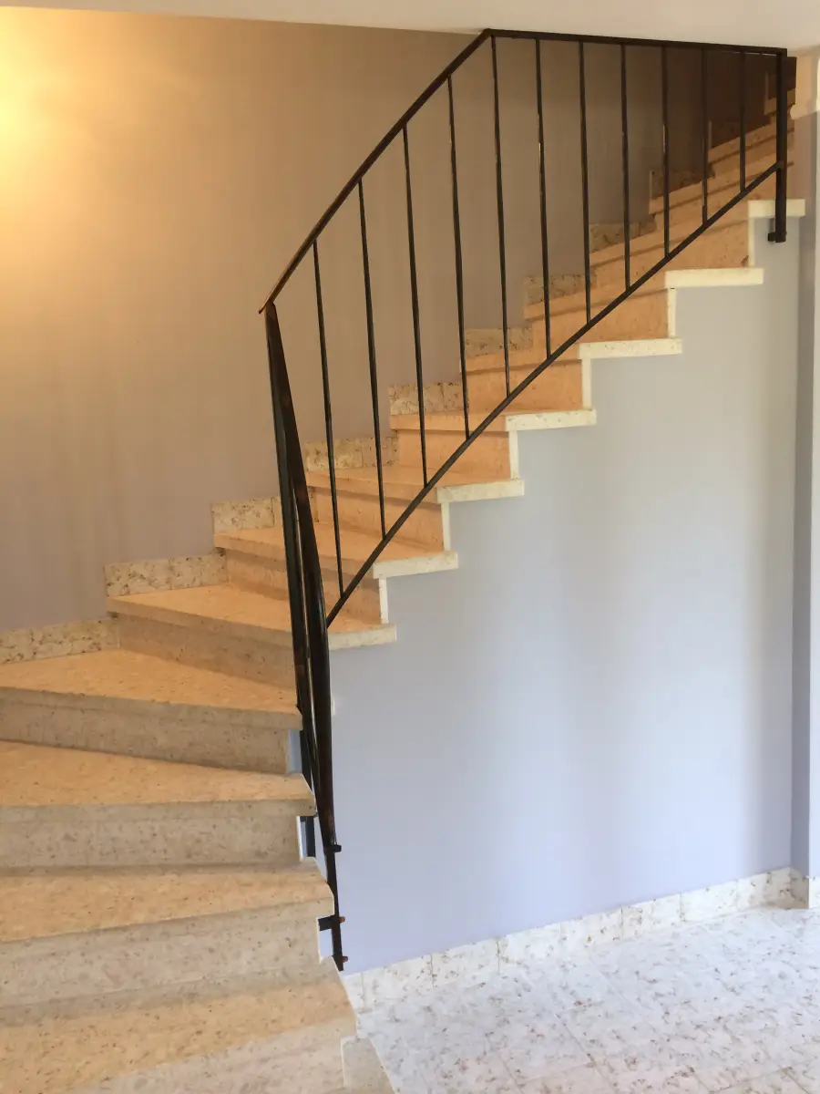 RAMPE D'ESCALIER FUSEAUX