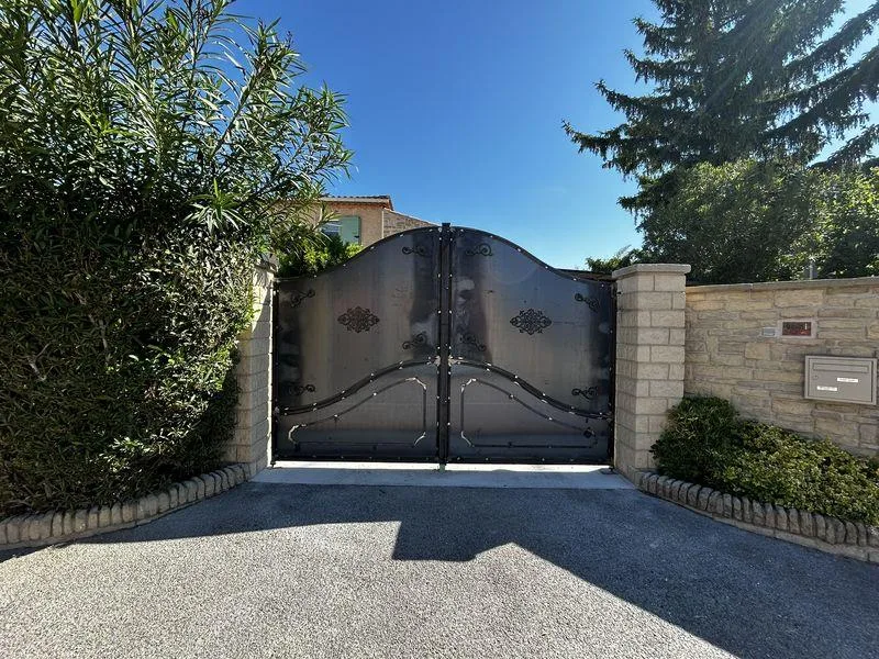 Portail chapeaux de gendarme tollé - Image 3