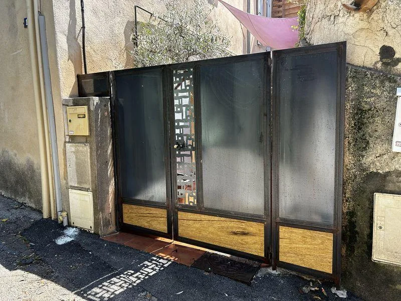 PORTAIL DROIT TOLLÉ